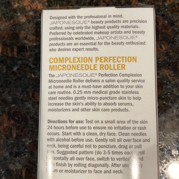 Japonesque Complexion Perfection Microneedle Roller - Picture 5 of 6